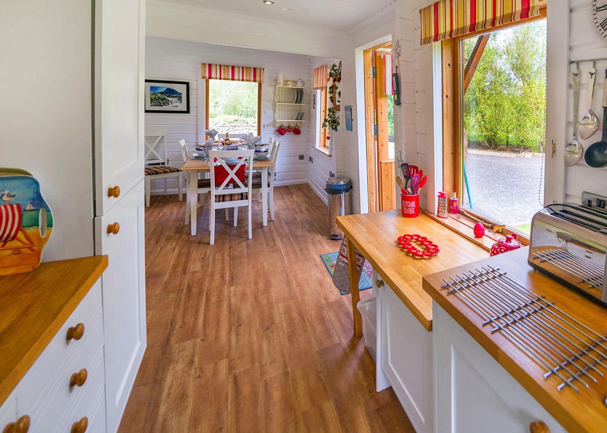 Anglesey Lakeside Lodges Menai Bridge Room photo